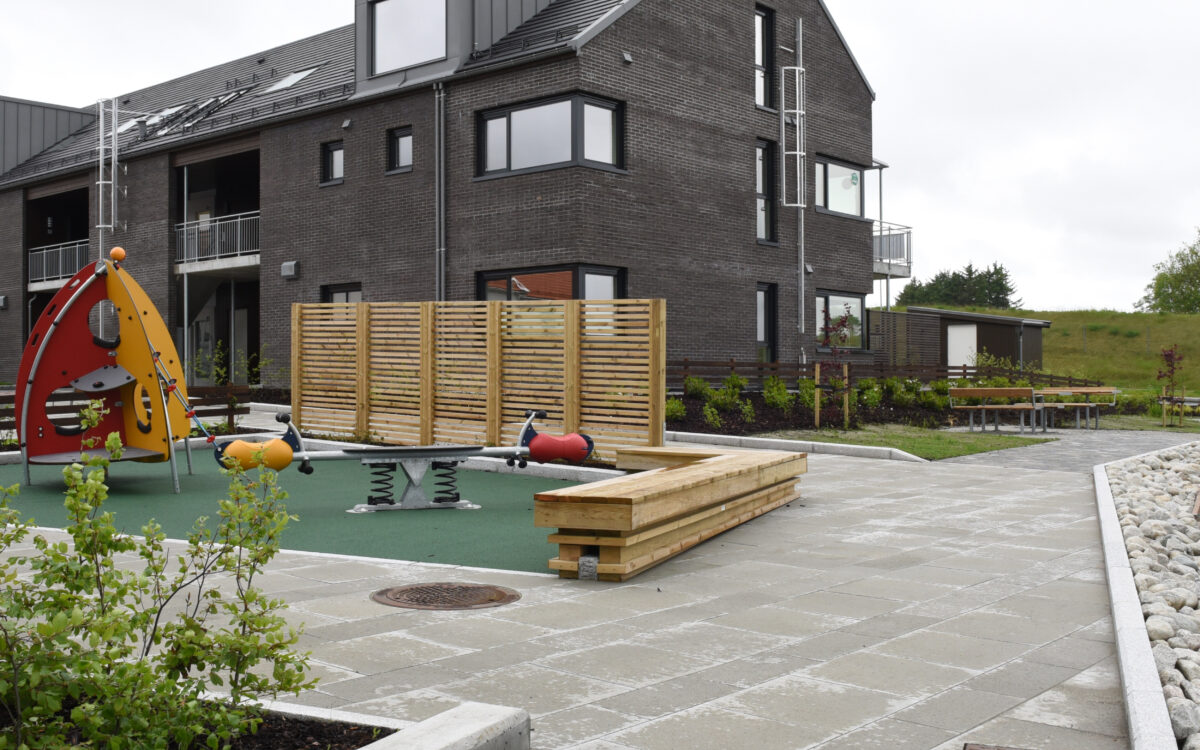 Trivelig bomiljø med belegningsstein og heller 9