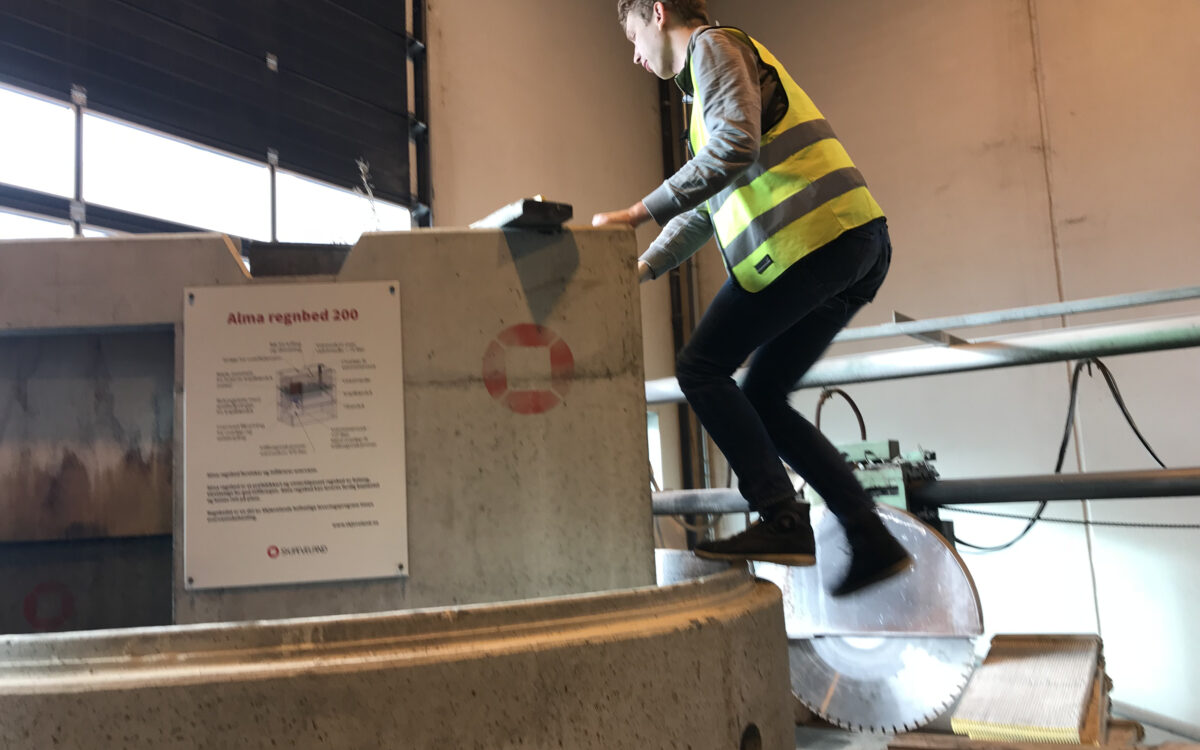 Dennis Kliewer i arbeid med masteroppgave på Alma Regnbed 6