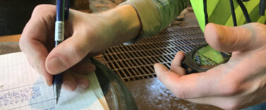 Dennis Kliewer i arbeid med masteroppgave på Alma Regnbed 14