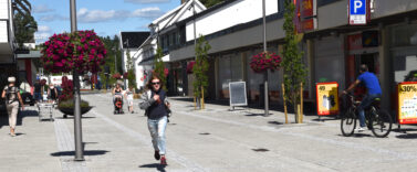 Lyngdal sentrum sommersdag etter omlegging med Qmax 1